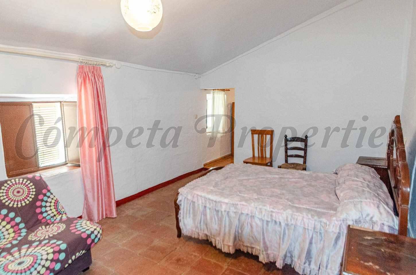 6 slaapkamer Huis te koop in Arenas - € 150.000 (Ref: 10174626)
