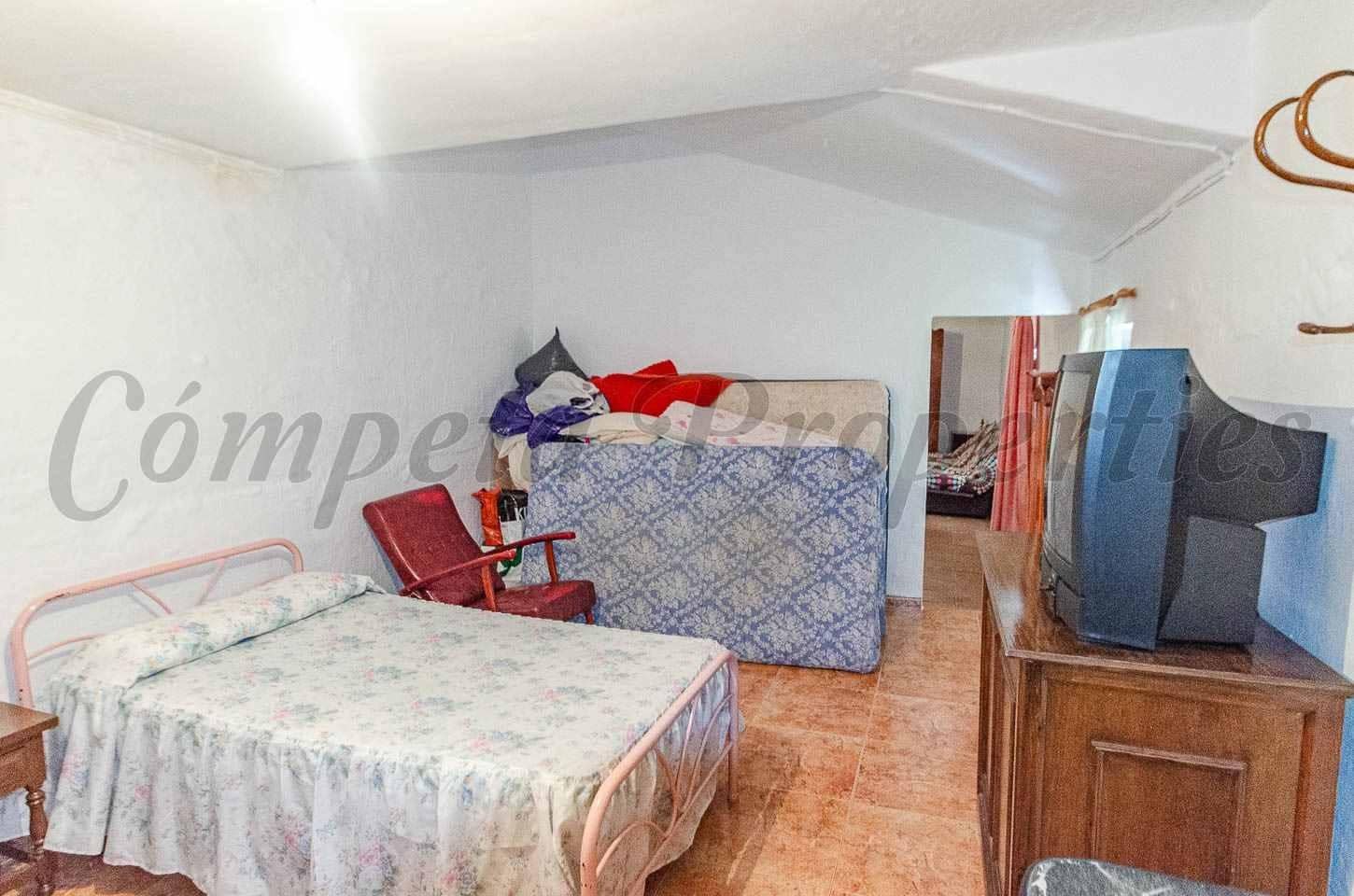 6 slaapkamer Huis te koop in Arenas - € 150.000 (Ref: 10174626)
