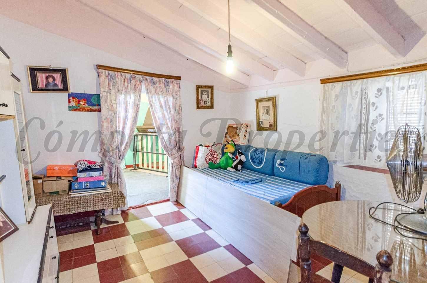 6 slaapkamer Huis te koop in Arenas - € 150.000 (Ref: 10174626)