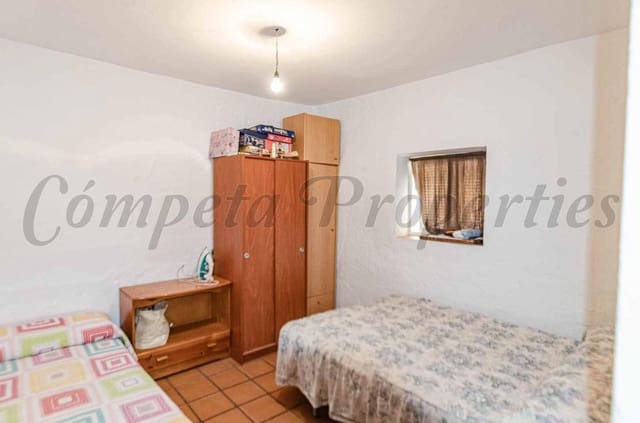 Casa de 6 habitaciones en Arenas en venta - 150.000 € (Ref: 10174626)