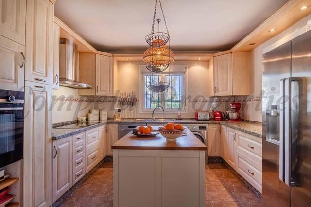 4 quarto Quinta/Casa Rural para venda em Cómpeta com piscina garagem - 690 000 € (Ref: 10183106)