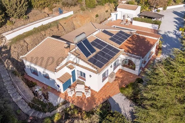 4 quarto Quinta/Casa Rural para venda em Cómpeta com piscina garagem - 690 000 € (Ref: 10183106)