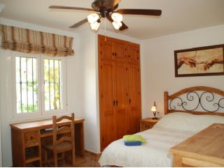 3 slaapkamer Villa voor vakantieverhuur in Competa met zwembad - € 570 (Ref: 1918939)