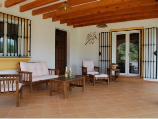 3 slaapkamer Villa voor vakantieverhuur in Cómpeta met zwembad - € 570 (Ref: 1918939)