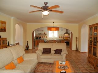 3 slaapkamer Villa voor vakantieverhuur in Cómpeta met zwembad - € 570 (Ref: 1918939)