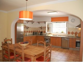 3 slaapkamer Villa voor vakantieverhuur in Cómpeta met zwembad - € 570 (Ref: 1918939)