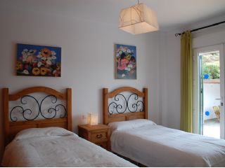 3 slaapkamer Villa voor vakantieverhuur in Cómpeta met zwembad - € 570 (Ref: 1918939)