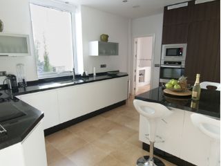 5 slaapkamer Villa voor vakantieverhuur in Cómpeta met zwembad garage - € 1.800 (Ref: 1960102)