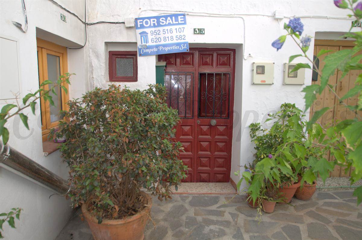 9 soverom Hus til salgs i Canillas de Albaida - € 159 000 (Ref: 1991836)