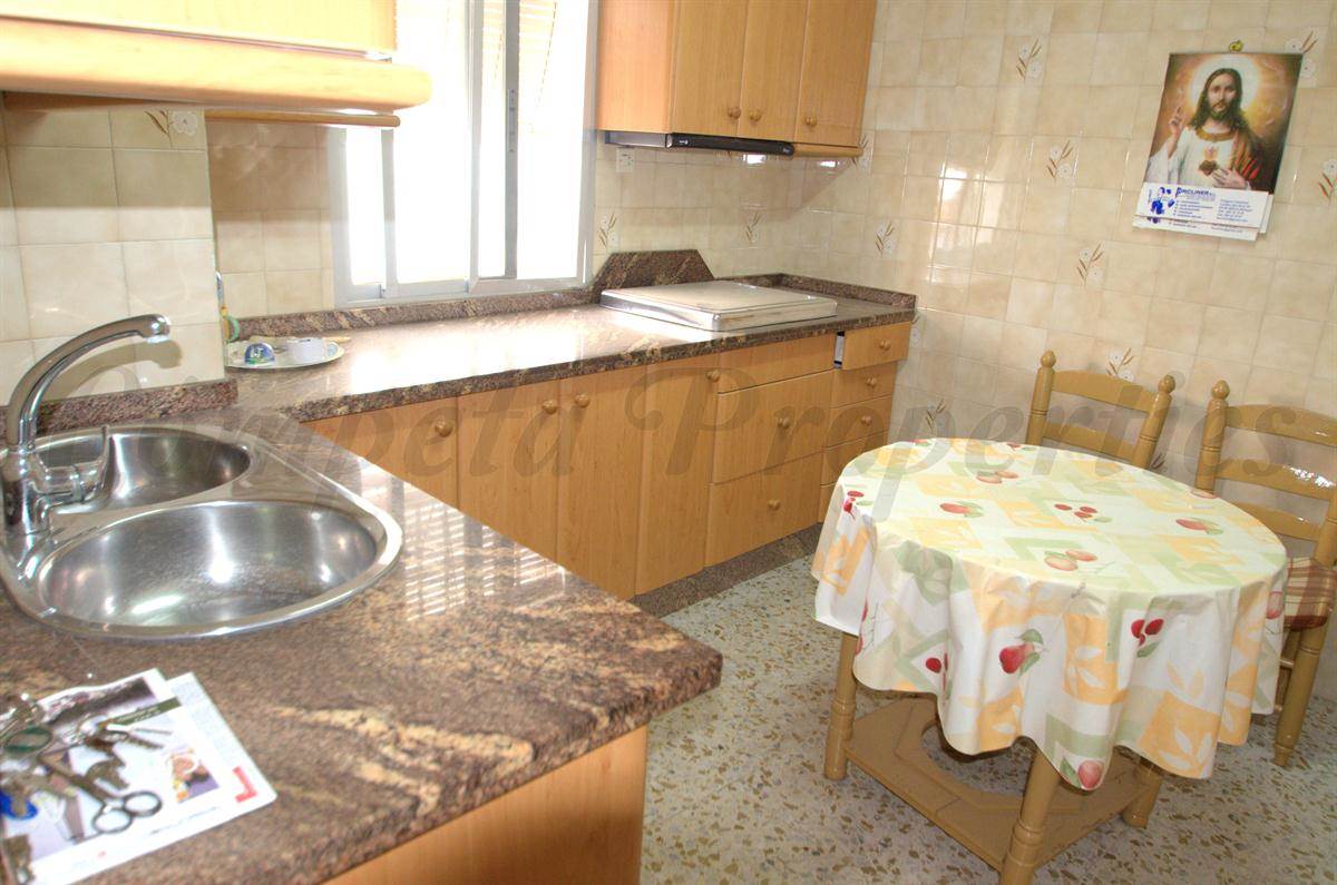 9 soverom Hus til salgs i Canillas de Albaida - € 159 000 (Ref: 1991836)