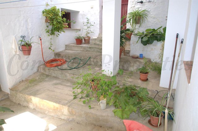 9 soverom Hus til salgs i Canillas de Albaida - € 159 000 (Ref: 1991836)