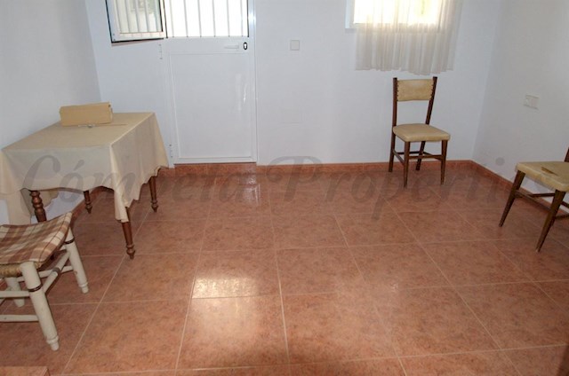 9 soverom Hus til salgs i Canillas de Albaida - € 159 000 (Ref: 1991836)