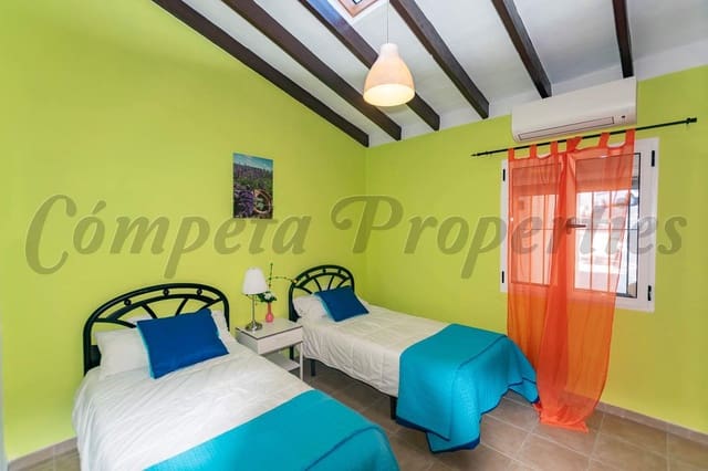 2 bedroom Villa for holiday rental in Cómpeta with pool - € 650 (Ref: 2247216)