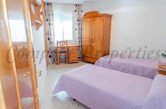 4 bedroom Apartment for sale in Cómpeta - € 179,000 (Ref: 2303863)