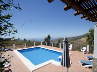 4 slaapkamer Villa voor vakantieverhuur in Competa met zwembad - € 1.127 (Ref: 2351944)