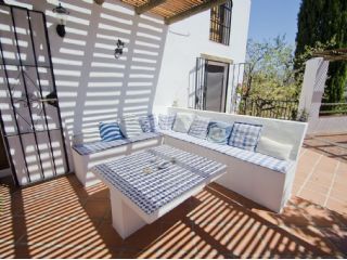 4 bedroom Villa for holiday rental in Cómpeta with pool - € 1,127 (Ref: 2351944)