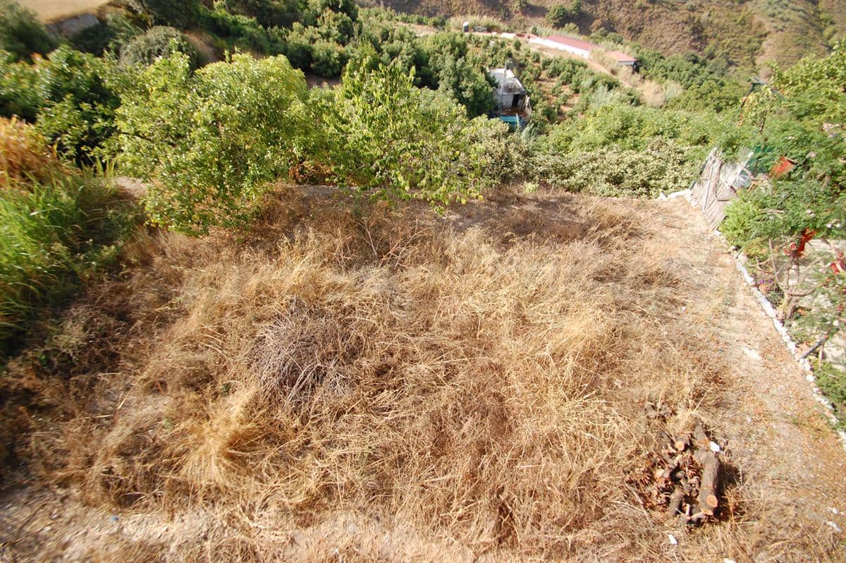 Grunde uden byggetilladelser til salg i Competa - € 25.000 (Ref: 2360024)