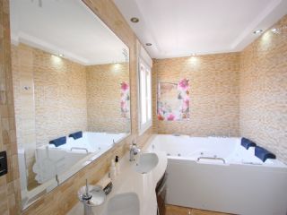 3 camera da letto Villa da affitare come casa vacanza in Torre del Mar, Vélez-Málaga con piscina garage - 1.600 € (Rif: 2406144)