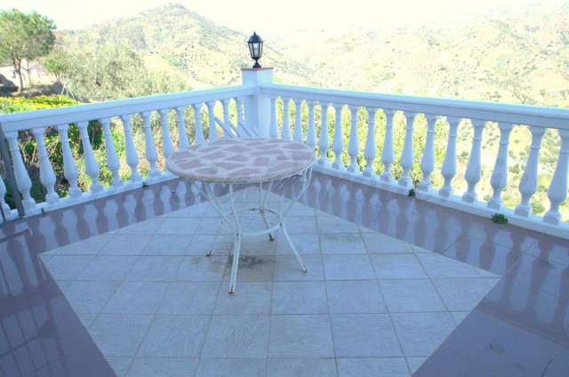 2 soveværelse Finca/Landehus til salg i Sayalonga - € 235.000 (Ref: 2600689)