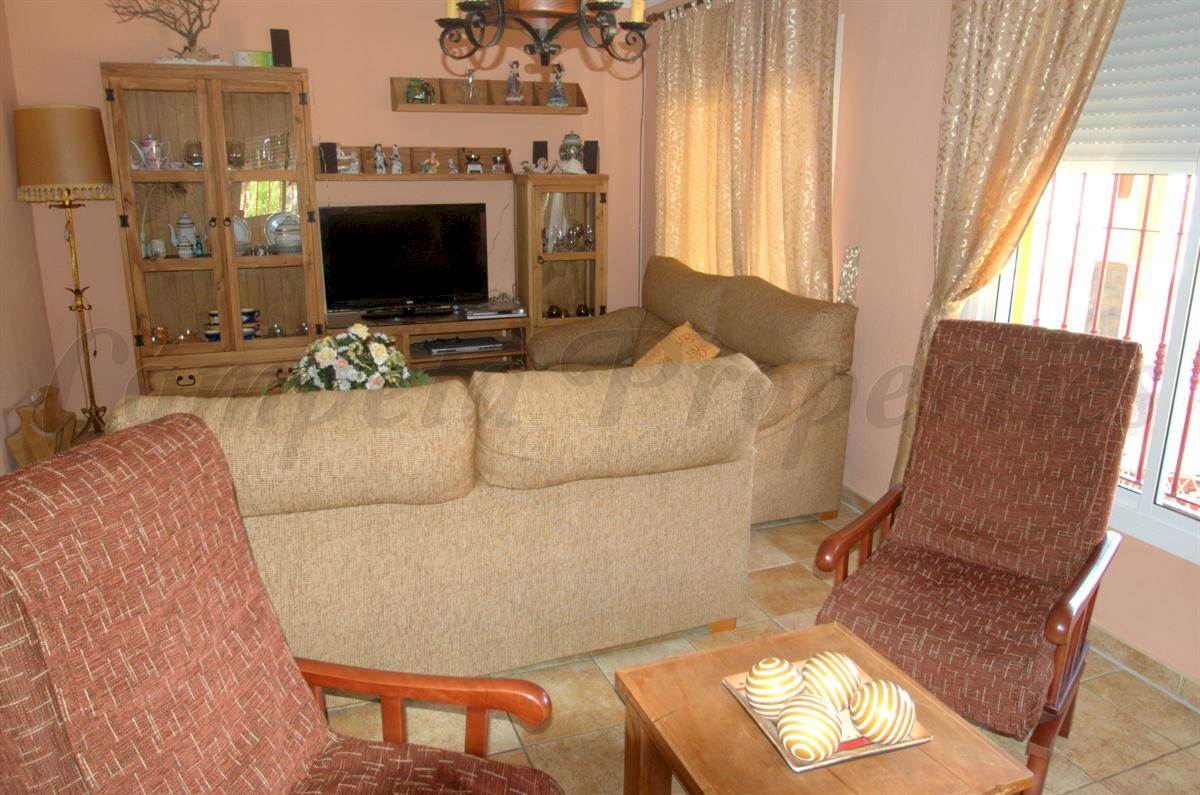   5 soveværelse   ferieVilla i Torrox   med   swimmingpool  garage  - € 750 (Ref: 2656019)