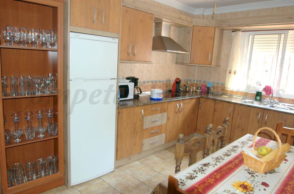   5 soveværelse   ferieVilla i Torrox   med   swimmingpool  garage  - € 750 (Ref: 2656019)