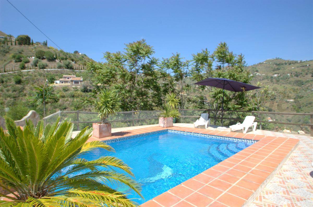 3 camera da letto Villa da affitare come casa vacanza in Sayalonga con piscina - 625 € (Rif: 2707642)