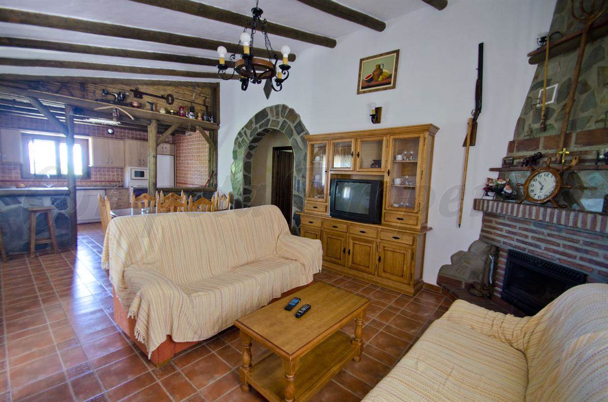 3 camera da letto Villa da affitare come casa vacanza in Sayalonga con piscina - 625 € (Rif: 2707642)