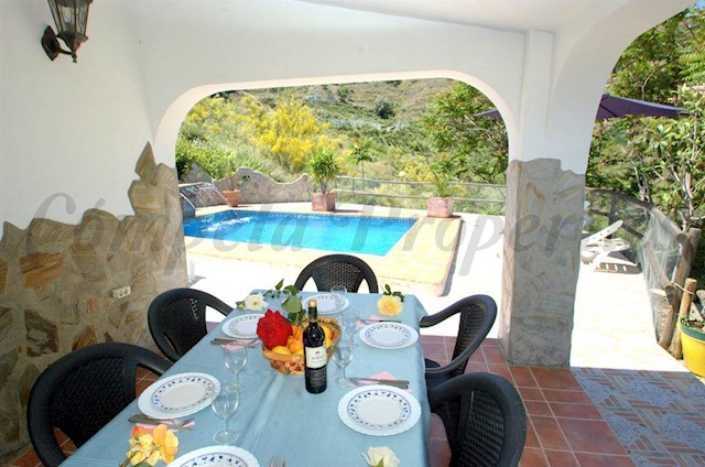 3 camera da letto Villa da affitare come casa vacanza in Sayalonga con piscina - 625 € (Rif: 2707642)