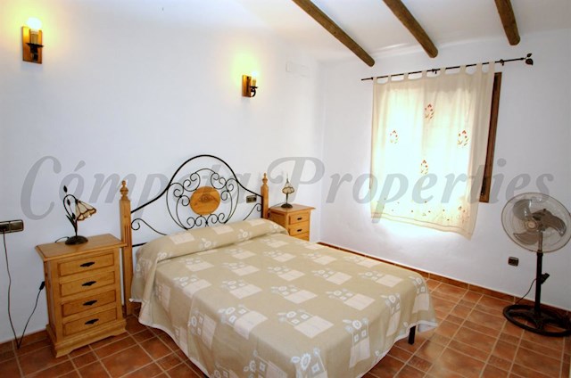 3 camera da letto Villa da affitare come casa vacanza in Sayalonga con piscina - 625 € (Rif: 2707642)