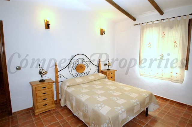 3 camera da letto Villa da affitare come casa vacanza in Sayalonga con piscina - 625 € (Rif: 2707642)