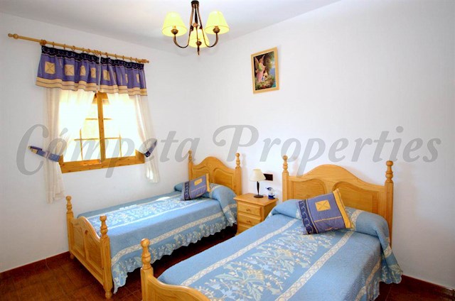 5 camera da letto Villa da affitare come casa vacanza in Corumbela, Sayalonga con piscina - 625 € (Rif: 2707644)