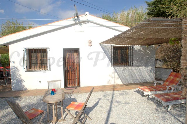 2 bedroom Villa for holiday rental in Cómpeta with pool - € 500 (Ref: 2722806)
