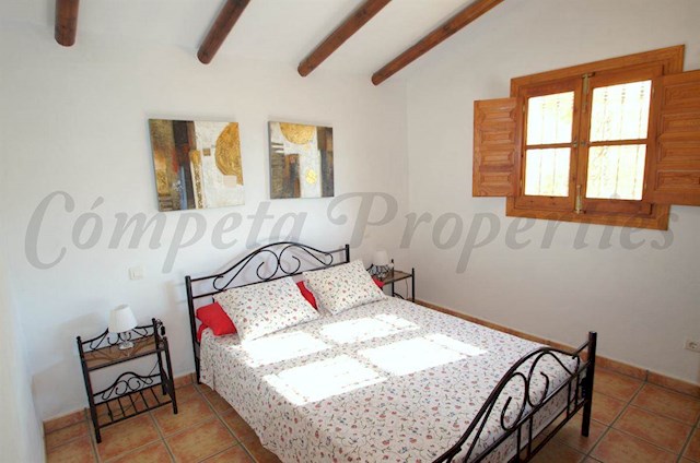 2 bedroom Villa for holiday rental in Cómpeta with pool - € 500 (Ref: 2722806)