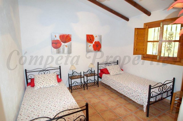 2 bedroom Villa for holiday rental in Cómpeta with pool - € 500 (Ref: 2722806)