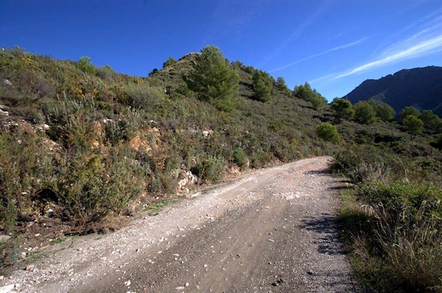 Mark till salu i Cómpeta - 159 000 € (Ref: 2751403)