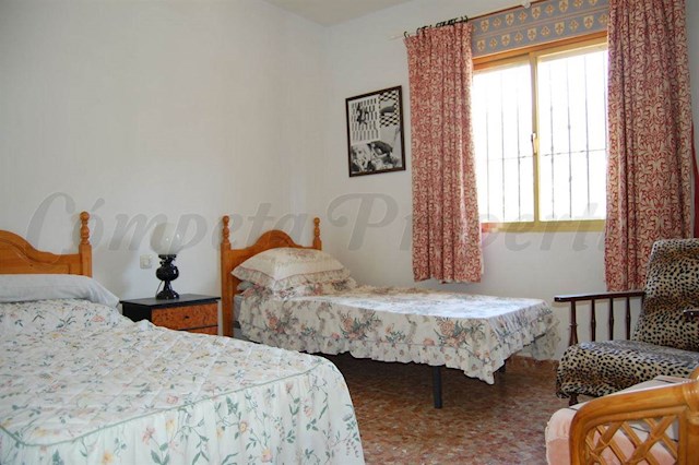 5 sovrum Hus till salu i Alcaucín - 206 000 € (Ref: 2796769)