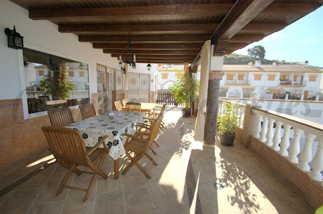 5 bedroom Townhouse for holiday rental in Cómpeta with pool garage - € 1,050 (Ref: 2857081)