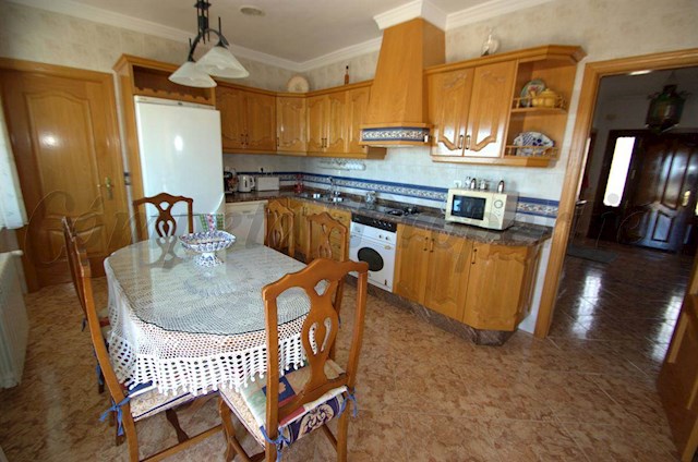 5 bedroom Townhouse for holiday rental in Cómpeta with pool garage - € 1,050 (Ref: 2857081)