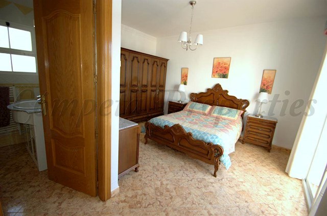 5 bedroom Townhouse for holiday rental in Cómpeta with pool garage - € 1,050 (Ref: 2857081)