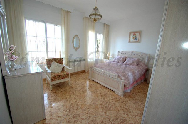 5 bedroom Townhouse for holiday rental in Cómpeta with pool garage - € 1,050 (Ref: 2857081)