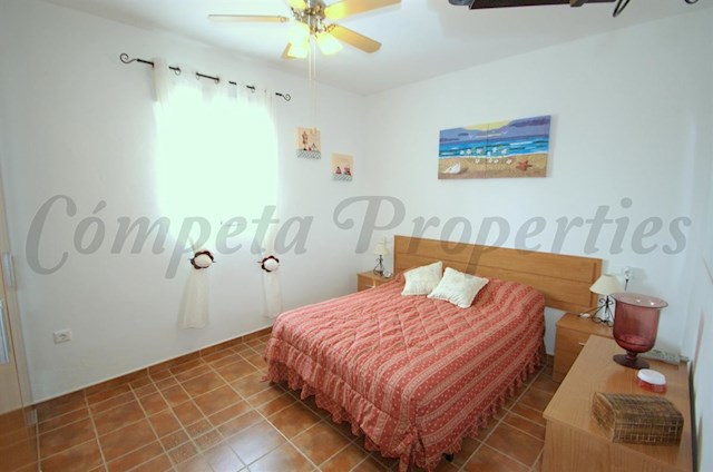 2 bedroom Villa for holiday rental in Cómpeta with pool - € 570 (Ref: 2924335)
