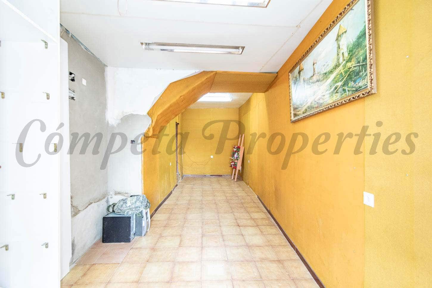 7 slaapkamer Huis te koop in Competa - € 200.000 (Ref: 2980123)