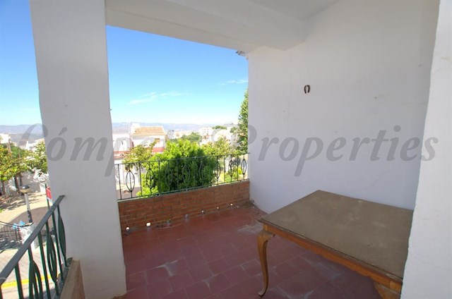 4 soveværelse Byhus til salg i Canillas de Aceituno med garage - € 213.000 (Ref: 3006755)