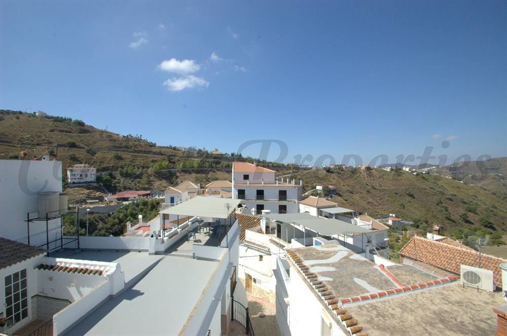 3 slaapkamer Huis te koop in Competa - € 89.000 (Ref: 3066021)