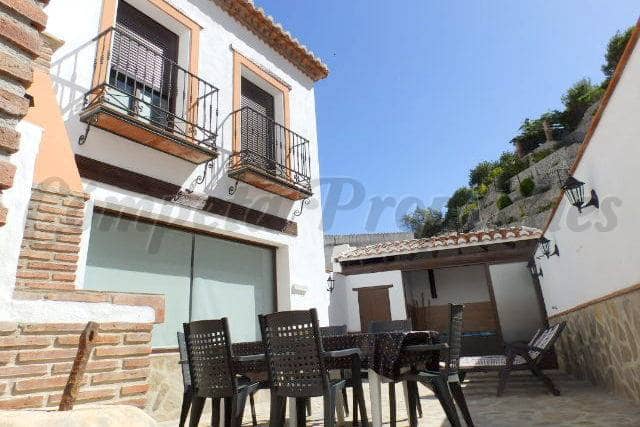 4 soveværelse Byhus til salg i Salares - € 210.000 (Ref: 3207916)