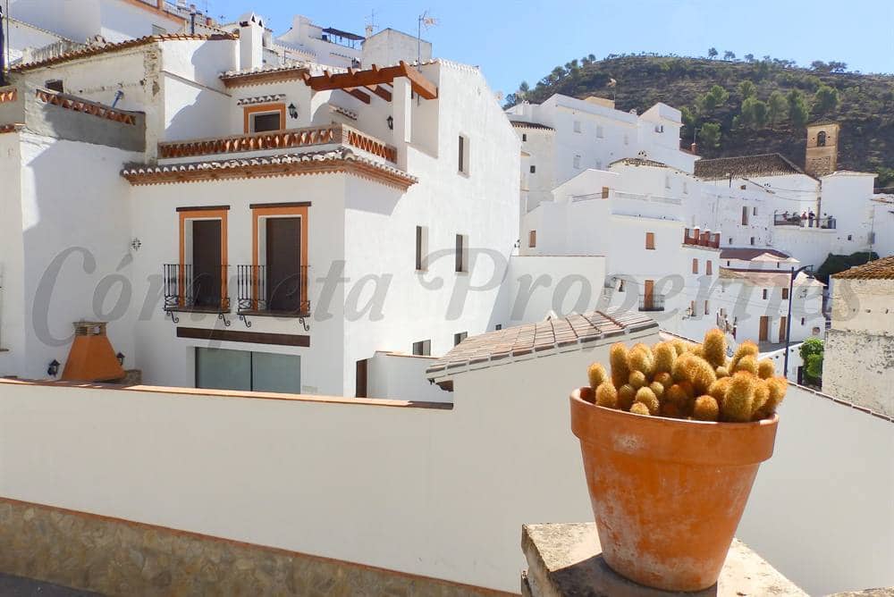 4 soveværelse Byhus til salg i Salares - € 210.000 (Ref: 3207916)