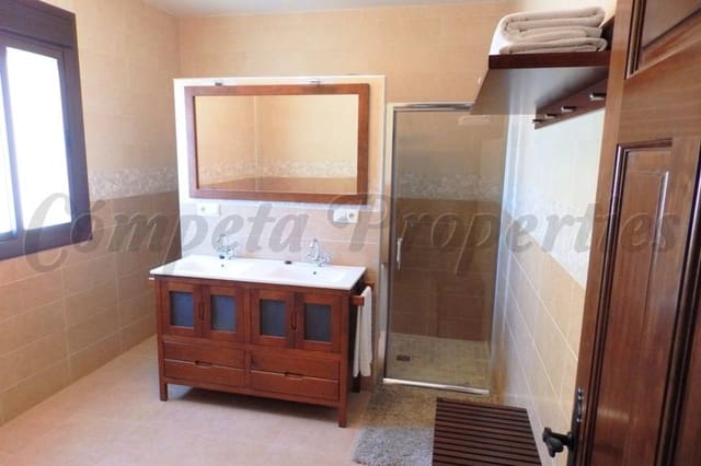 4 soveværelse Byhus til salg i Salares - € 210.000 (Ref: 3207916)