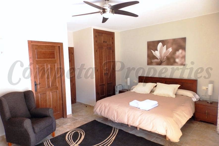 4 soveværelse Byhus til salg i Salares - € 210.000 (Ref: 3207916)