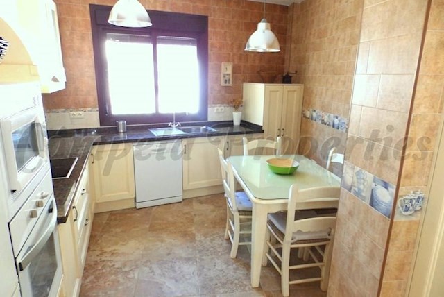 4 soveværelse Byhus til salg i Salares - € 210.000 (Ref: 3207916)