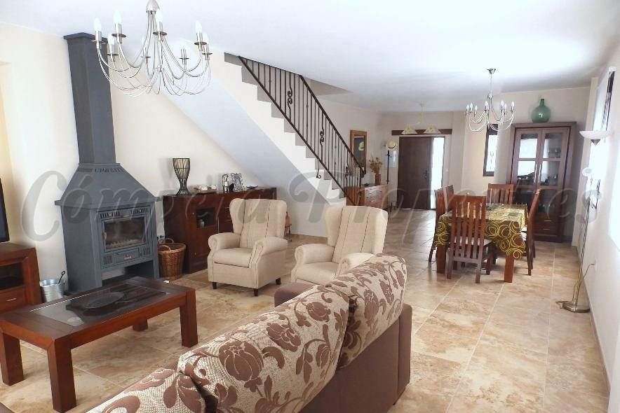 4 soveværelse Byhus til salg i Salares - € 210.000 (Ref: 3207916)